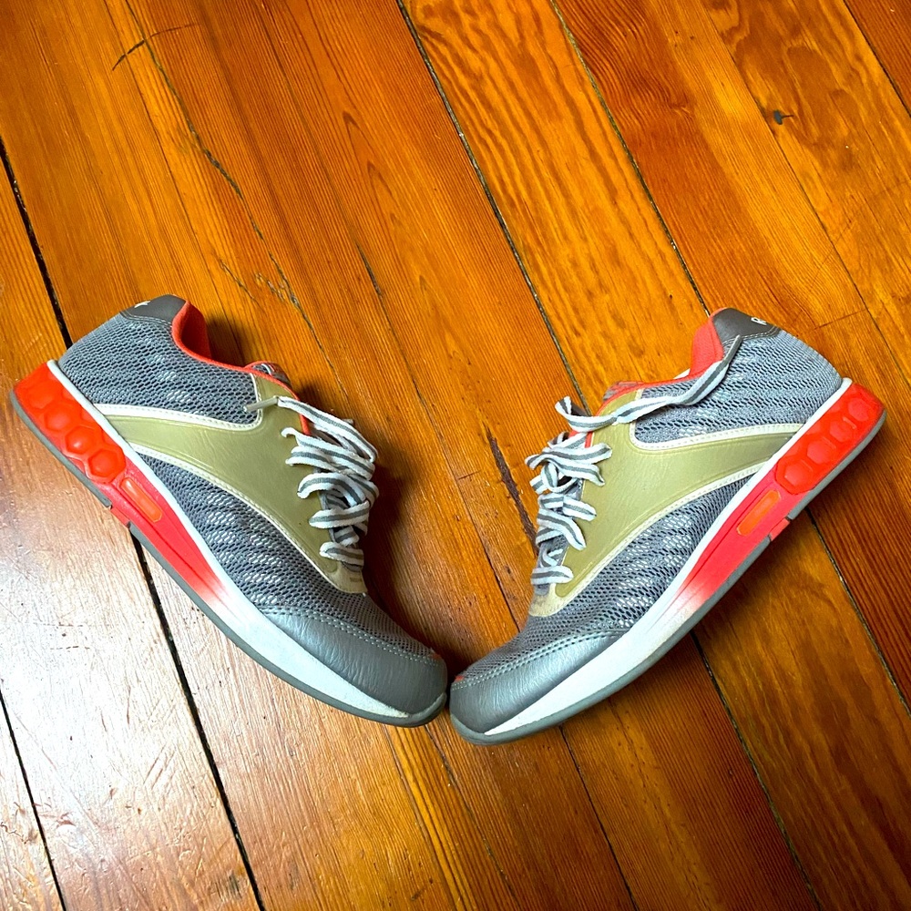 Reebok sneakers lightly used